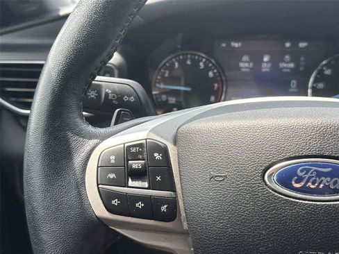Used 2021 Ford Explorer Limited w/ Equipment Group 301A AWD/4WD image 18