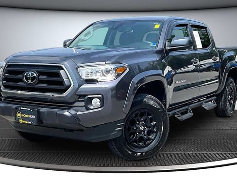 Used 2021 Toyota Tacoma SR5 AWD/4WD image 3