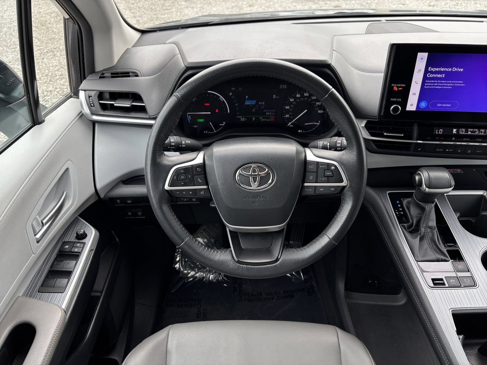 Used 2025 Toyota Sienna XLE FWD image 37
