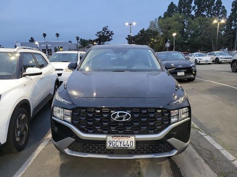 Used 2023 Hyundai Santa Fe SE image 2