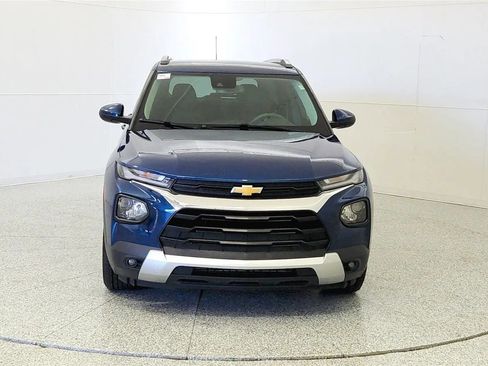 Used 2021 Chevrolet TrailBlazer LT w/ Convenience Package FWD image 2