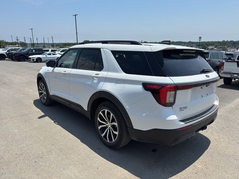 Used 2025 Ford Explorer ST-Line RWD image 7