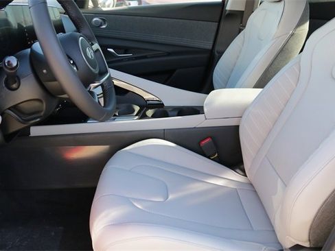 New 2025 Hyundai Elantra Limited image 9