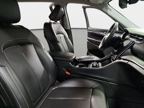 Used 2023 Jeep Grand Cherokee L Limited image 11