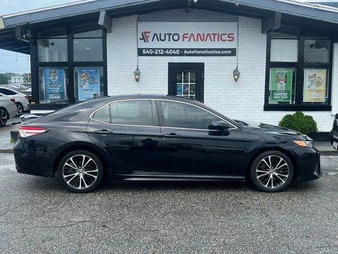 Used 2020 Toyota Camry SE FWD image 1