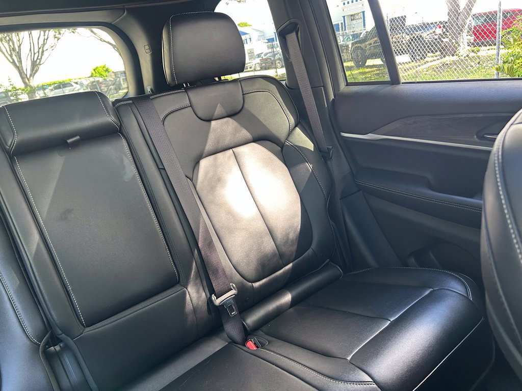 Certified 2025 Jeep Grand Cherokee Limited w/ Black Appearance Package RWD image 15