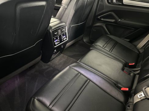 Used 2023 Porsche Cayenne S image 11
