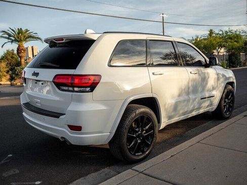 Used 2018 Jeep Grand Cherokee Altitude RWD image 5