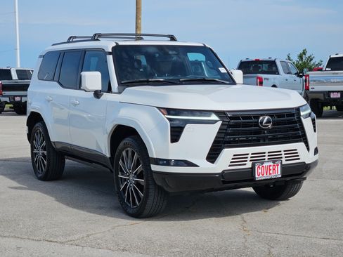 Used 2025 Lexus GX 550 w/ Accessory Package (2T) AWD/4WD image 3