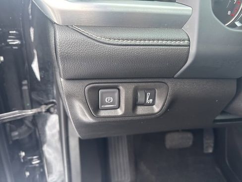 Used 2023 GMC Acadia SLE w/ Driver Convenience Package image 12