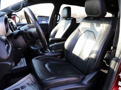 Used 2020 Chrysler Pacifica Touring-L w/ Advanced Safetytec Group image 14