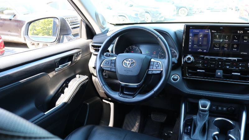 Used 2021 Toyota Highlander Limited AWD/4WD image 26