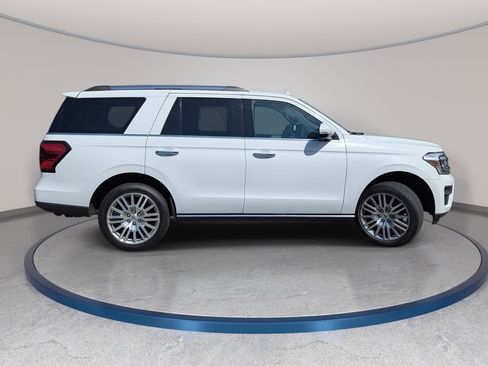 Used 2024 Ford Expedition Limited RWD image 4