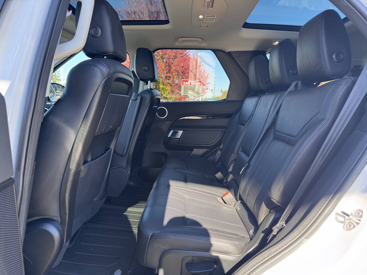 Used 2019 Land Rover Discovery SE AWD/4WD image 9