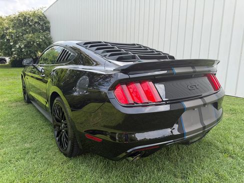 Used 2017 Ford Mustang GT w/ GT Performance Package RWD image 9