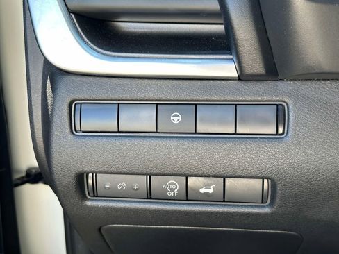 Used 2023 Nissan Rogue SV w/ SV Premium B Package AWD/4WD image 19