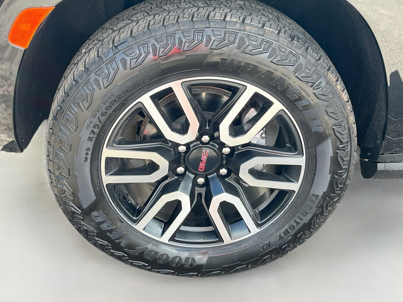 Used 2024 GMC Yukon AT4 AWD/4WD image 34