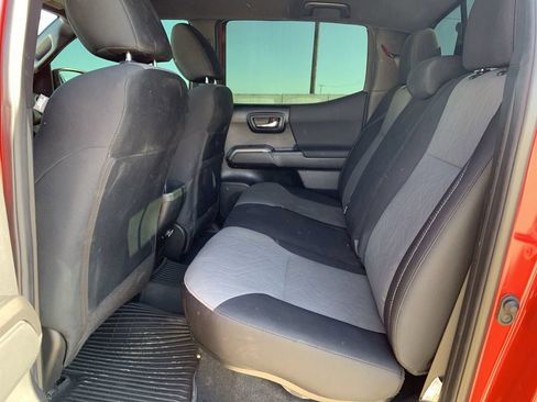 Used 2022 Toyota Tacoma TRD Off-Road w/ Technology Package AWD/4WD image 24