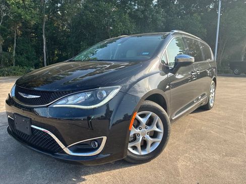 Used 2020 Chrysler Pacifica Limited FWD image 1