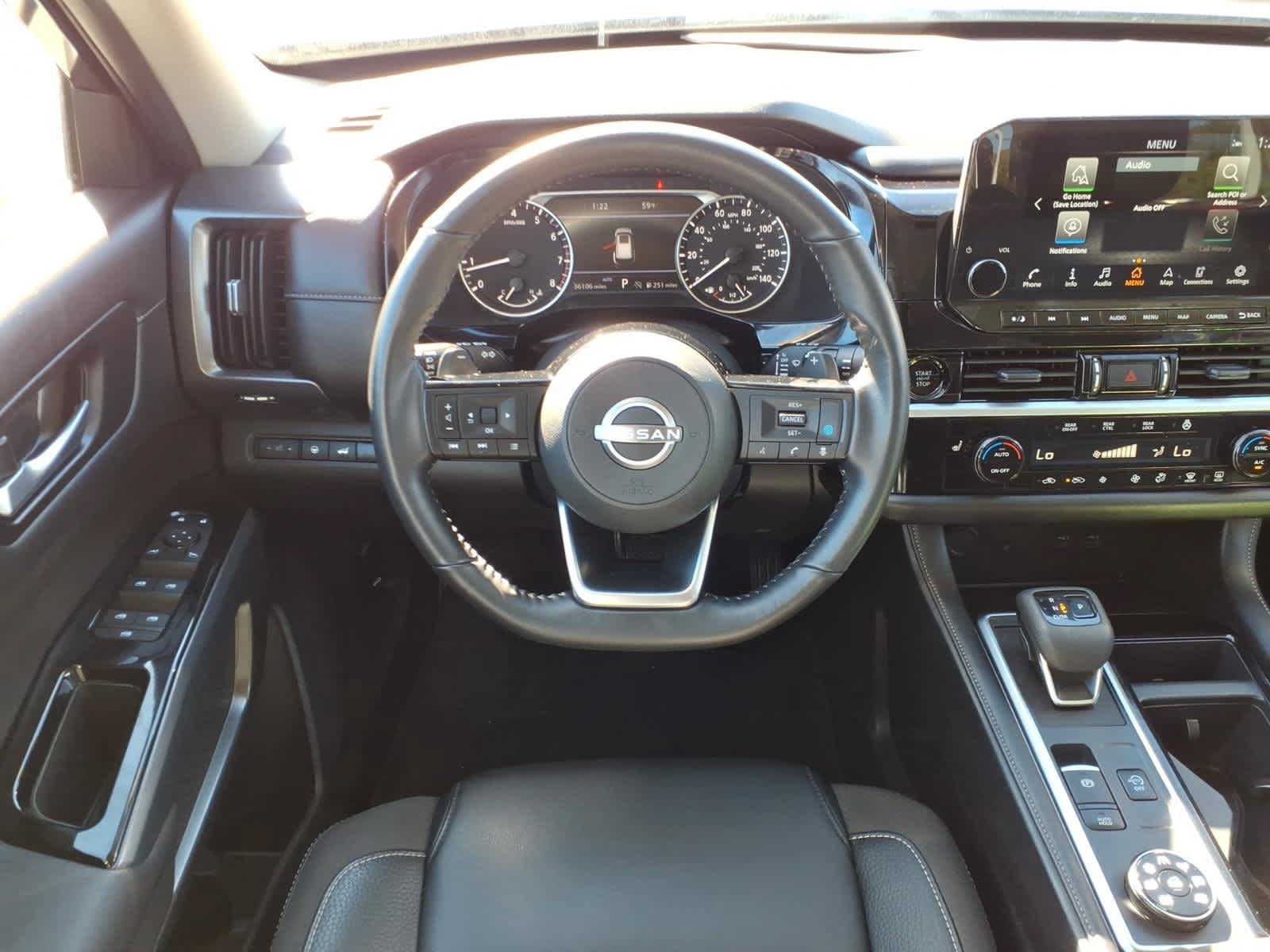 Used 2025 Nissan Pathfinder SL AWD/4WD image 14