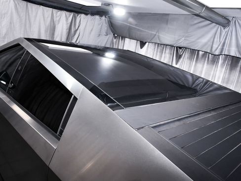 Used 2025 Tesla Cybertruck AWD Crew Cab image 78