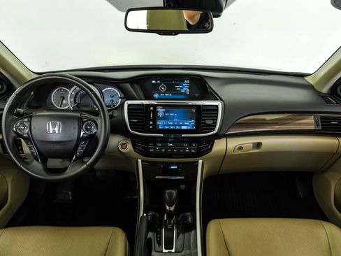 Used 2016 Honda Accord Touring image 13