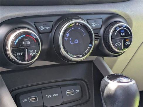Used 2022 Hyundai Venue SEL FWD image 8
