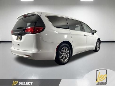 Used 2023 Chrysler Voyager LX FWD image 6