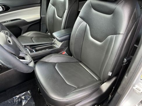 Used 2025 Jeep Compass Limited image 35