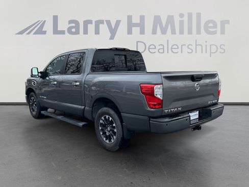 Used 2017 Nissan Titan SV image 6