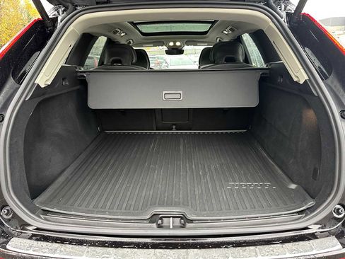 Used 2025 Volvo XC60 B5 Core w/ Protection Package Premier image 14