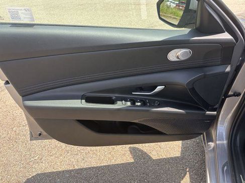 New 2025 Hyundai Elantra Limited image 10