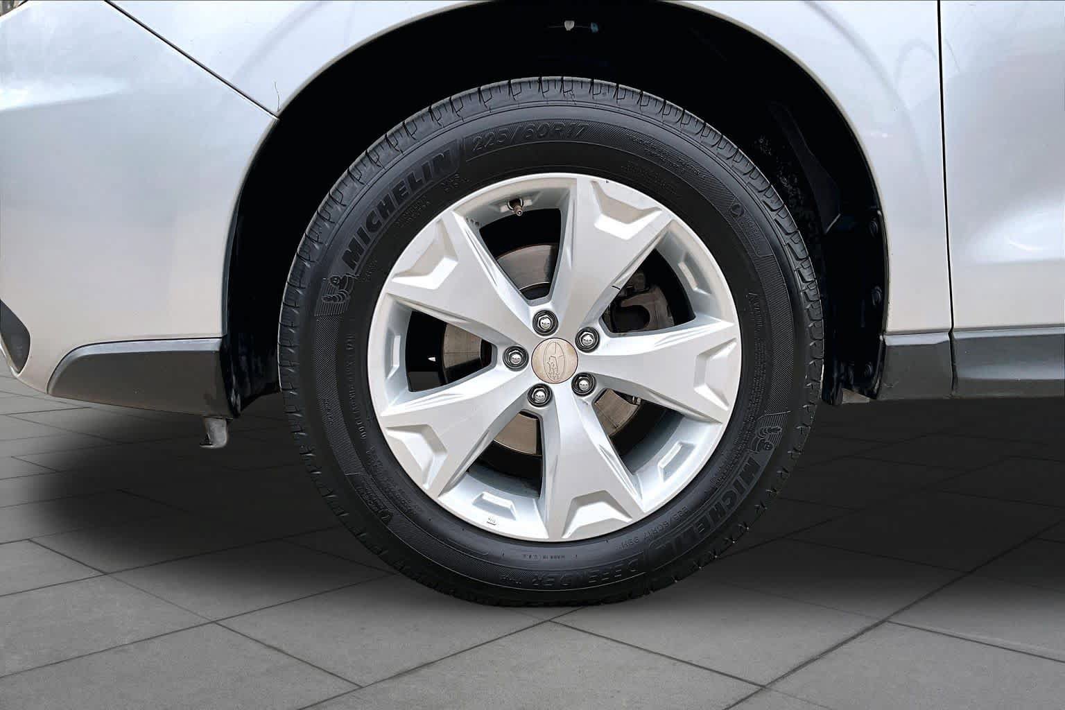 Used 2015 Subaru Forester 2.5i w/ Alloy Wheel Package AWD/4WD image 10