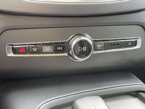Used 2025 Volvo XC90 B5 Core AWD/4WD image 19