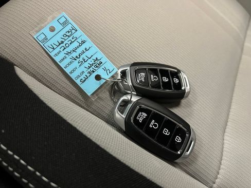 Used 2025 Hyundai Venue SEL FWD image 31