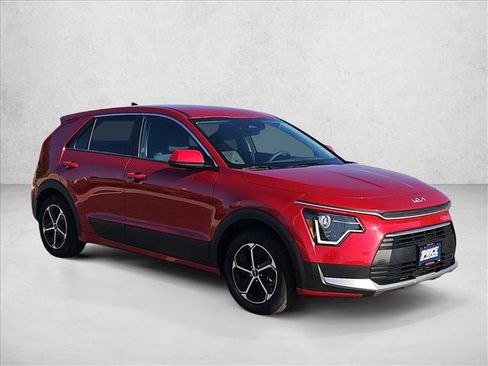 Used 2025 Kia Niro LX FWD image 3