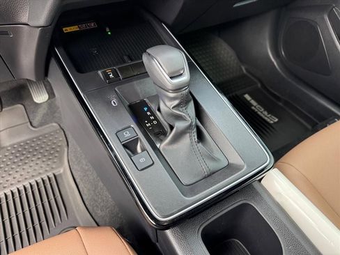 Used 2026 Toyota Corolla Cross XLE w/ Black Badges Package (TMS) image 21