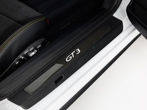 Used 2018 Porsche 911 GT3 RWD image 42