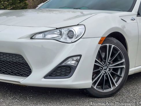 Used 2016 Scion FR-S image 3