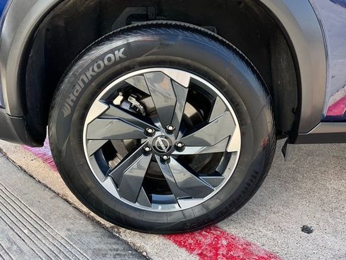 Used 2025 Nissan Rogue SV image 9