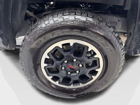 Used 2025 Toyota Tacoma TRD Off-Road AWD/4WD image 85