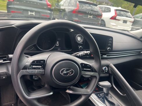 Used 2023 Hyundai Elantra SEL FWD image 9