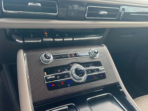 Used 2022 Lincoln Aviator Grand Touring w/ Equipment Group 301A AWD/4WD image 28