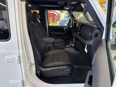 New 2026 Jeep Wrangler Unlimited Rubicon w/ Technology Group image 53