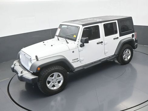 Used 2018 Jeep Wrangler Unlimited Sport S AWD/4WD image 43