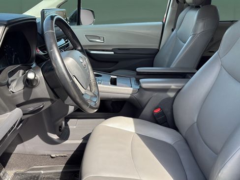 Used 2021 Toyota Sienna XLE AWD/4WD image 24