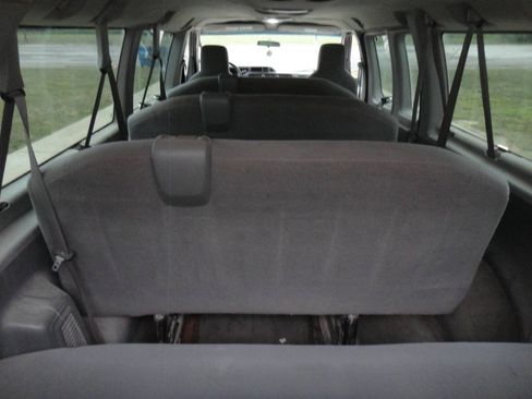 Used 2012 Ford E-350 and Econoline 350 XLT RWD image 15