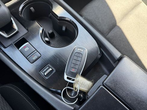 Used 2025 Nissan Rogue SV FWD image 21