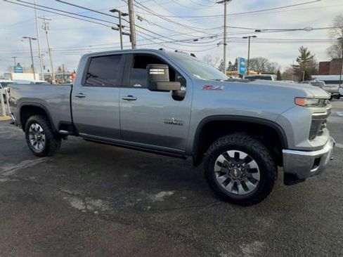 Used 2024 Chevrolet Silverado 2500 LT w/ Texas Edition image 2