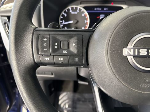 Used 2022 Nissan Rogue SV image 12